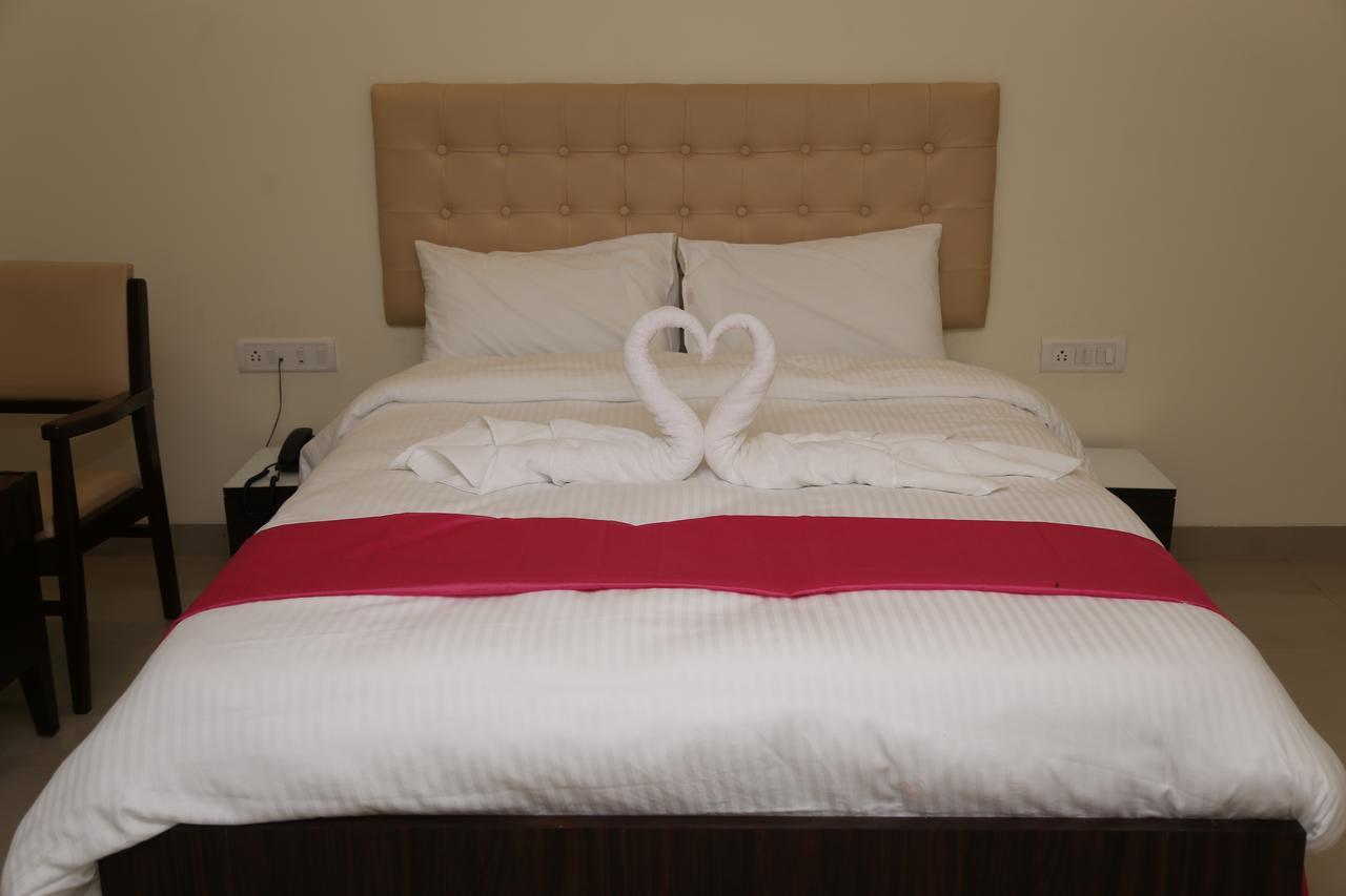 Hotel Saheb Panvel Zewnętrze zdjęcie