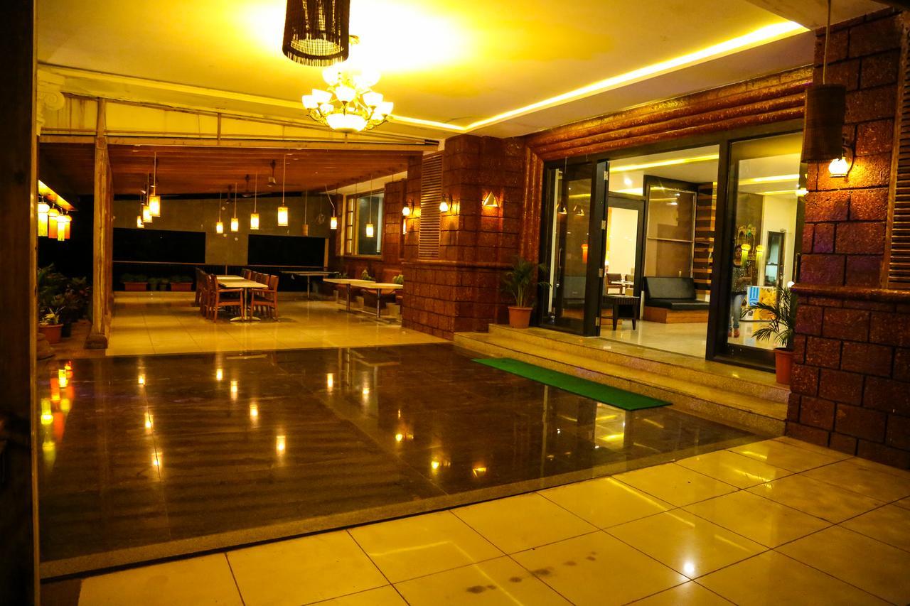 Hotel Saheb Panvel Zewnętrze zdjęcie