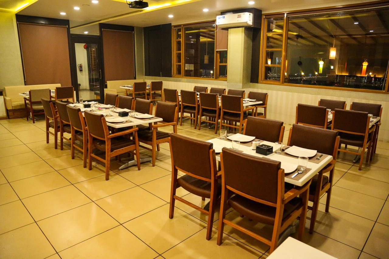 Hotel Saheb Panvel Zewnętrze zdjęcie